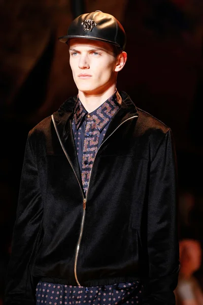 Look 60